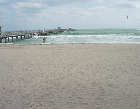 Wave at Commercial Pier